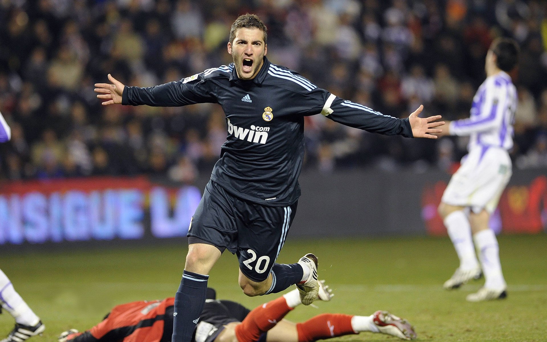 阿贾克斯签下巴西新星,欧冠竞争力提升,阿贾克斯转会巴萨的球员