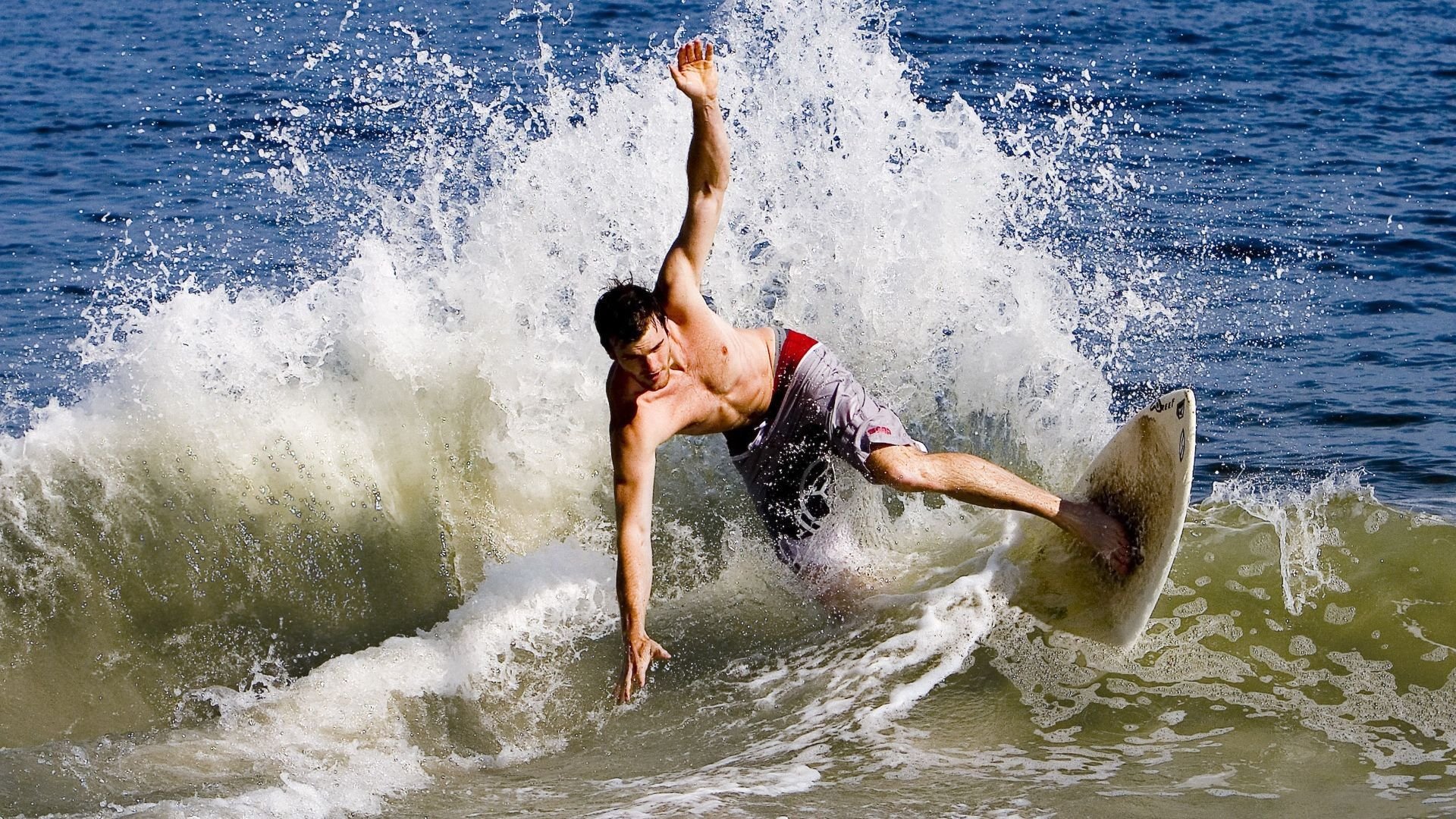 科技引领行业变革：增强现实让电竞体验更震撼，科技引领成长