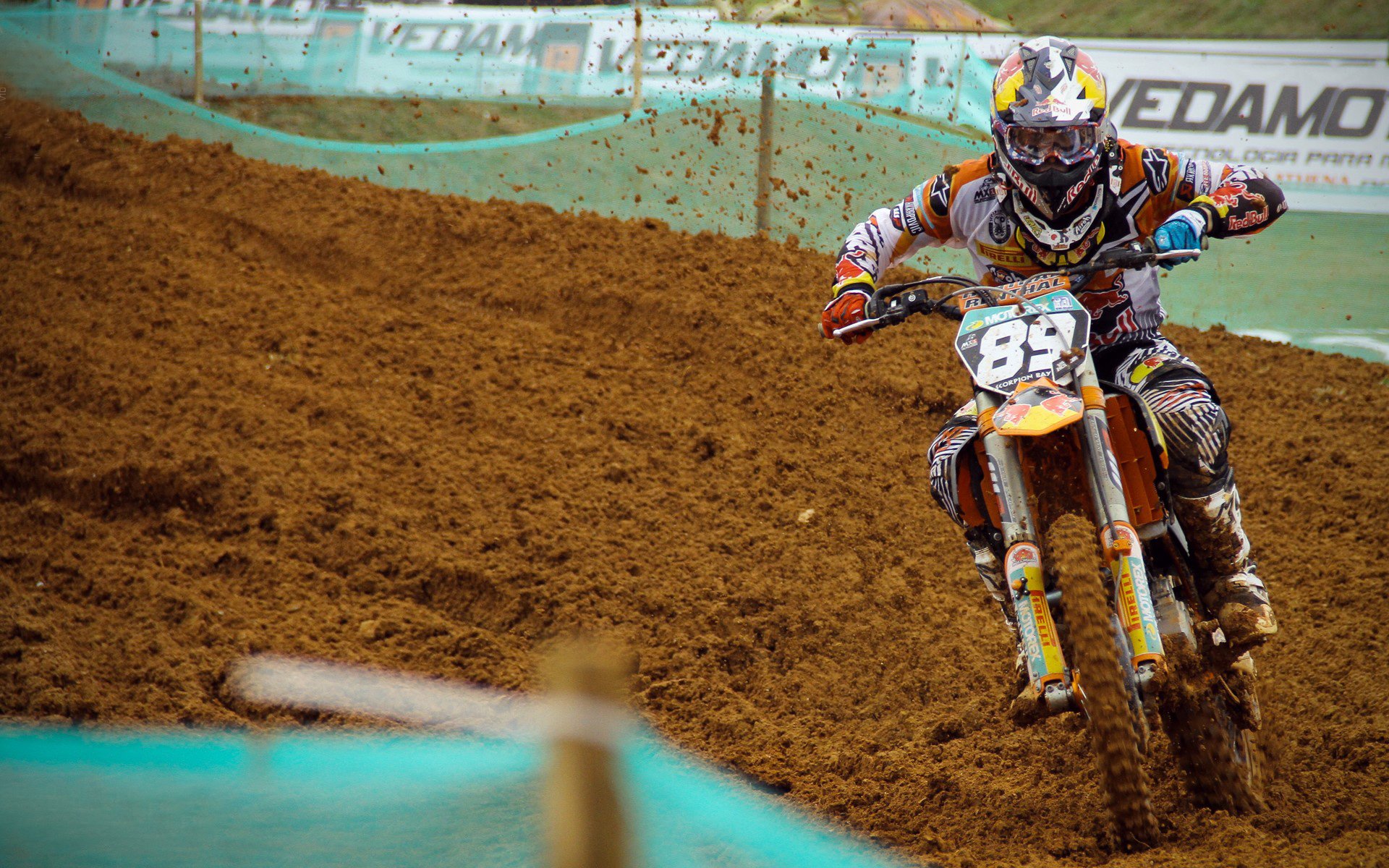 青少年足球教育资源不断丰富，线上课程与线下实战相结合，校园足球线上培训